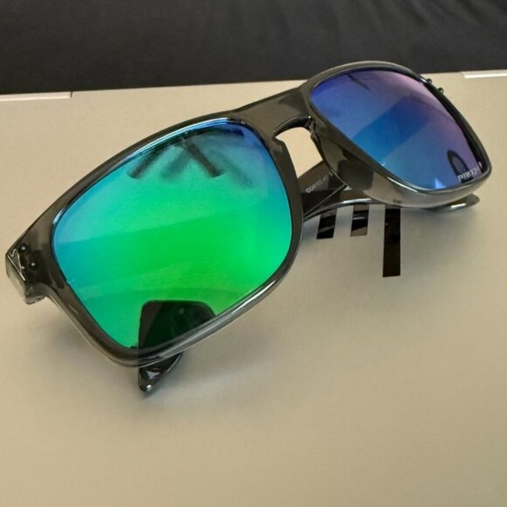 OO9102 Oakley Holbrook Smoke Gray Frame Prizm Polarized Green Reflective Lenses